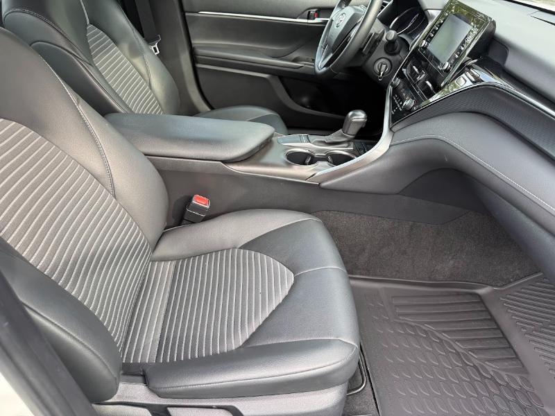 Toyota Camry SE 2023