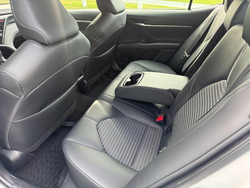 Toyota Camry SE 2023