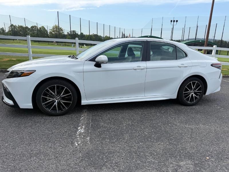 Toyota Camry SE 2023