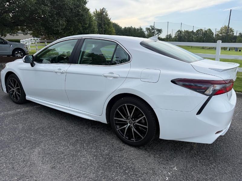 Toyota Camry SE 2023