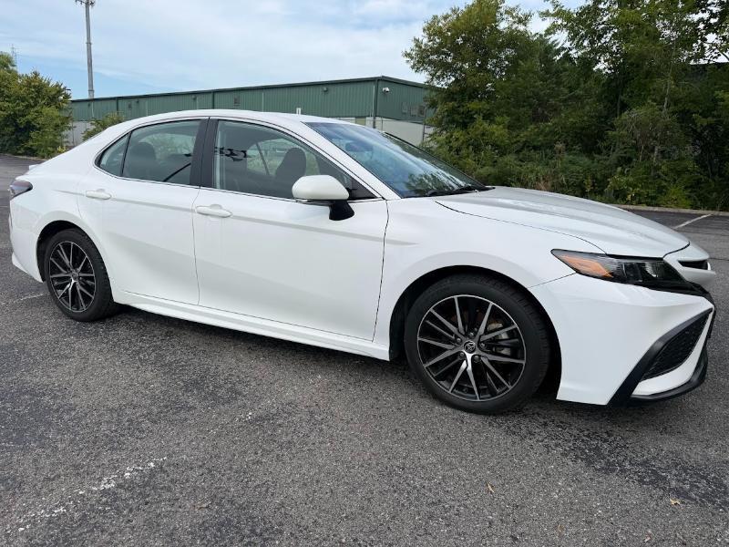 Toyota Camry SE 2023