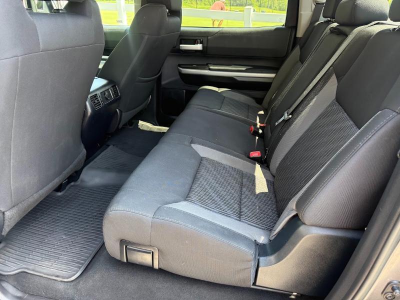 Toyota Tundra SR5 5.7L V8 CrewMax 4WD 2017