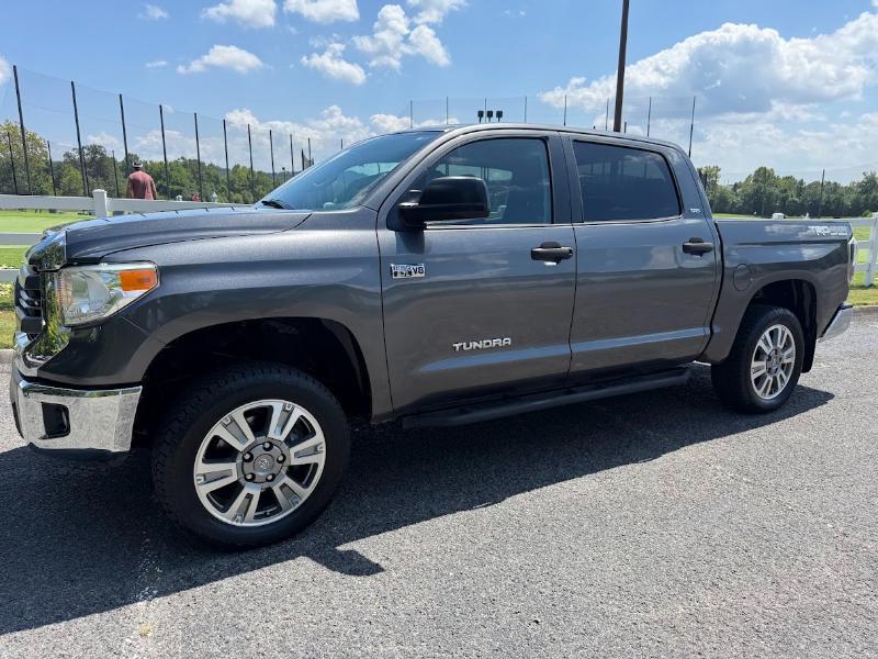Toyota Tundra SR5 5.7L V8 CrewMax 4WD 2017