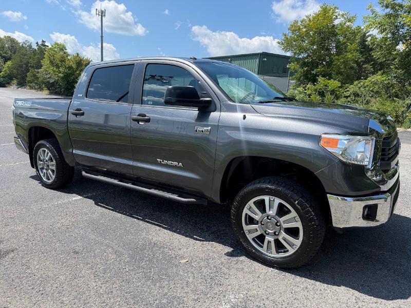 Toyota Tundra SR5 5.7L V8 CrewMax 4WD 2017