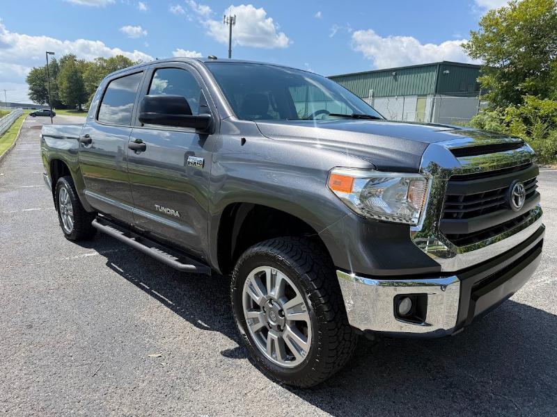 Toyota Tundra SR5 5.7L V8 CrewMax 4WD 2017