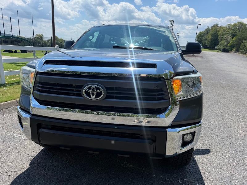 Toyota Tundra SR5 5.7L V8 CrewMax 4WD 2017
