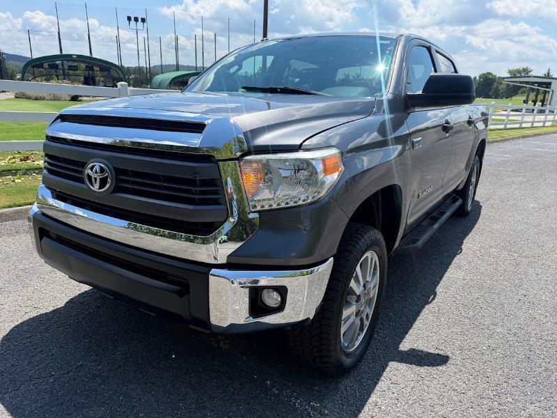 Toyota Tundra SR5 5.7L V8 CrewMax 4WD 2017