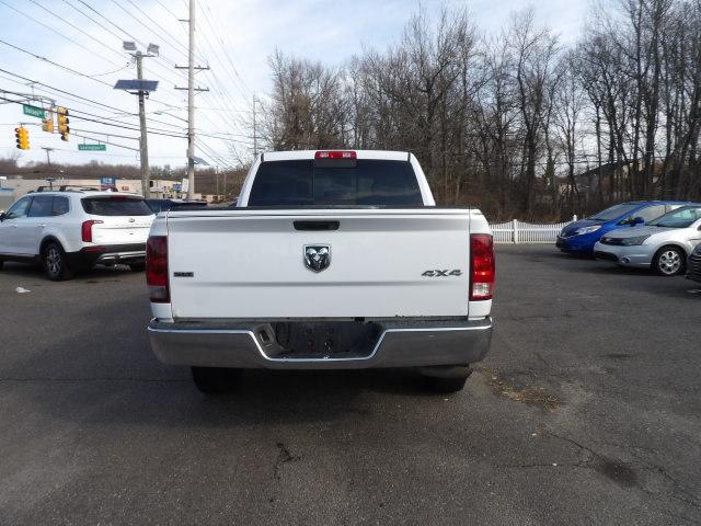 RAM 1500 4WD Crew Cab 140.5" SLT 2013