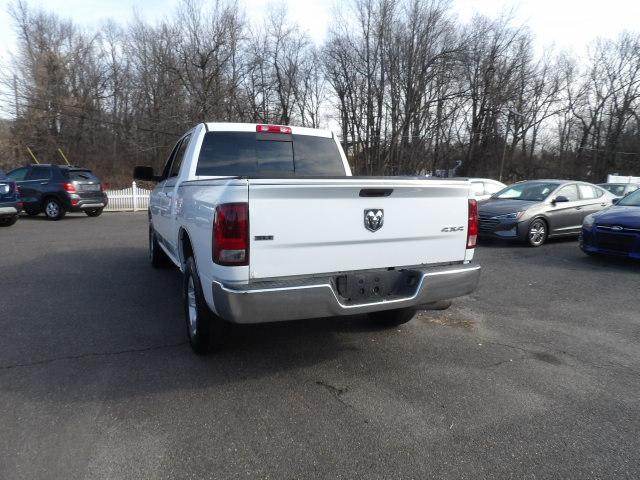 RAM 1500 4WD Crew Cab 140.5" SLT 2013