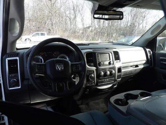 RAM 1500 4WD Crew Cab 140.5" SLT 2013