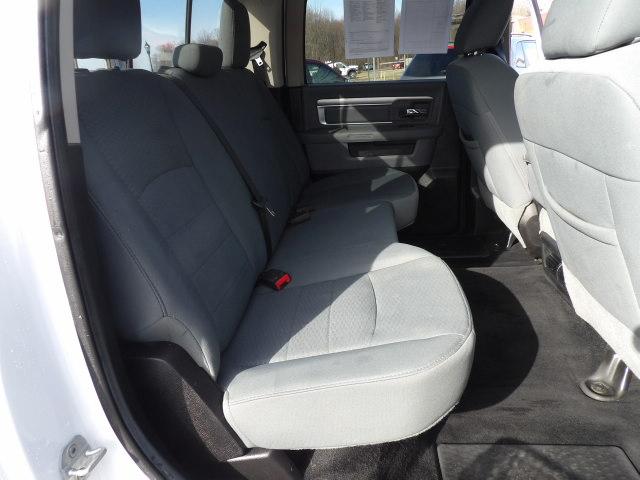 RAM 1500 4WD Crew Cab 140.5" SLT 2013