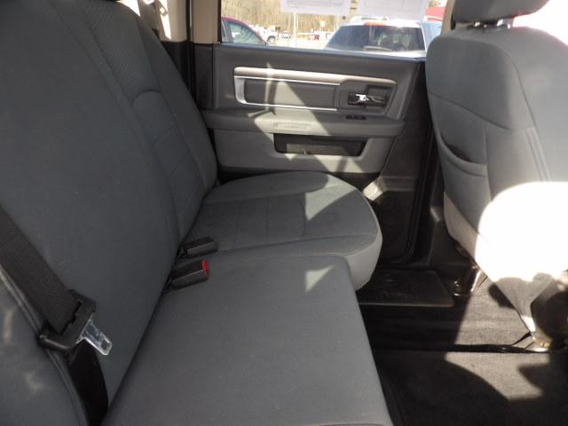 RAM 1500 4WD Crew Cab 140.5" SLT 2013