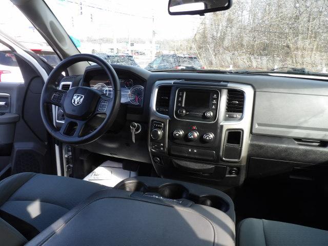 RAM 1500 4WD Crew Cab 140.5" SLT 2013