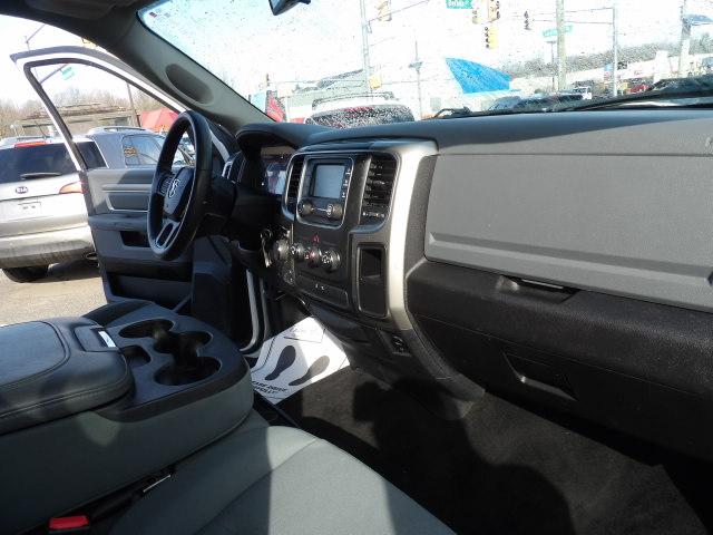 RAM 1500 4WD Crew Cab 140.5" SLT 2013