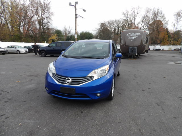 2014 Nissan Versa Note SV photo 2