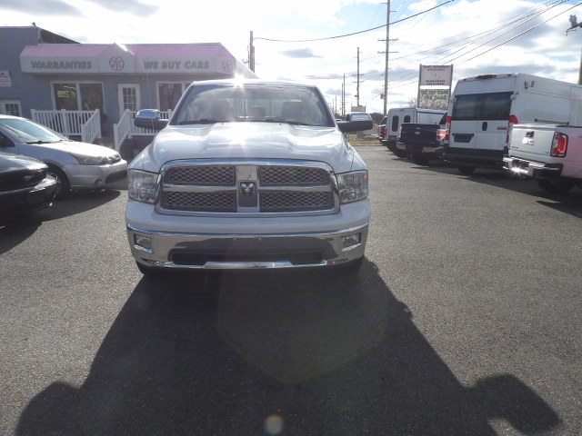 Dodge Ram 1500 4WD Crew Cab 140.5" Laramie 2010