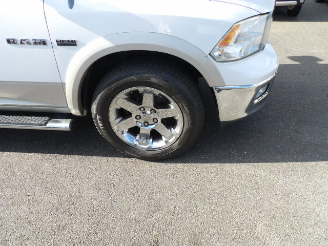 Dodge Ram 1500 4WD Crew Cab 140.5" Laramie 2010