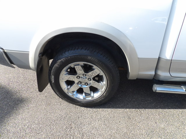 Dodge Ram 1500 4WD Crew Cab 140.5" Laramie 2010