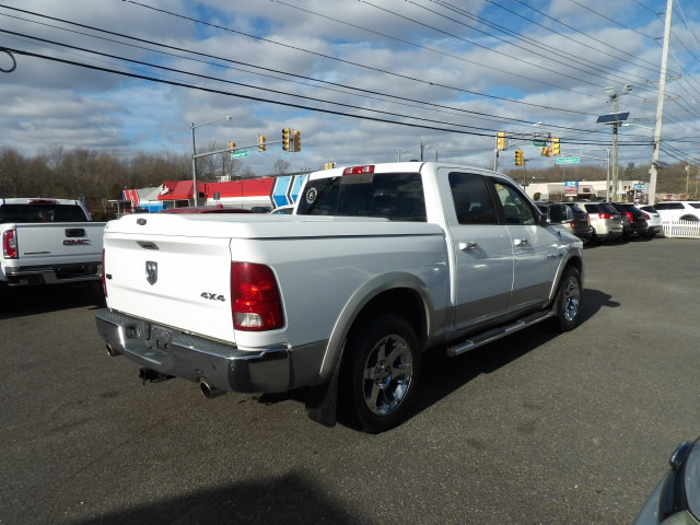Dodge Ram 1500 4WD Crew Cab 140.5" Laramie 2010
