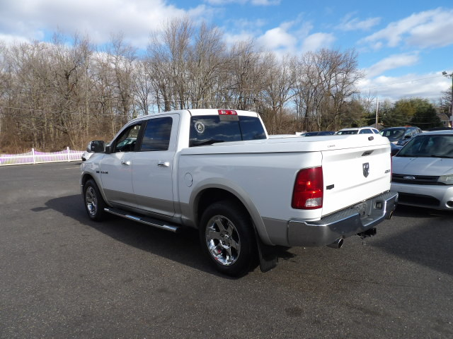 Dodge Ram 1500 4WD Crew Cab 140.5" Laramie 2010