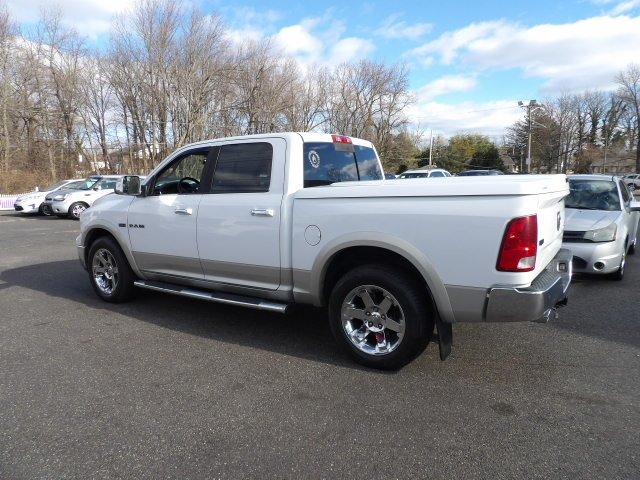 Dodge Ram 1500 4WD Crew Cab 140.5" Laramie 2010