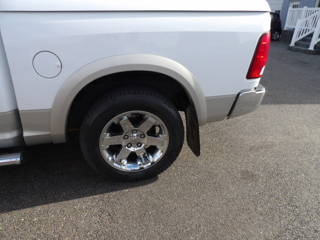 Dodge Ram 1500 4WD Crew Cab 140.5" Laramie 2010