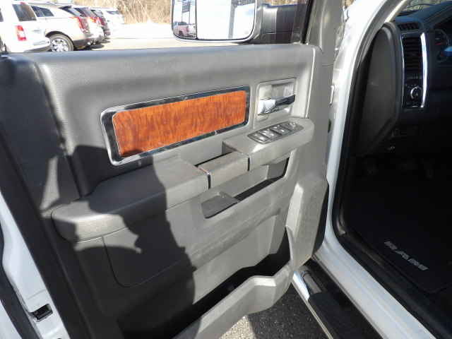 Dodge Ram 1500 4WD Crew Cab 140.5" Laramie 2010