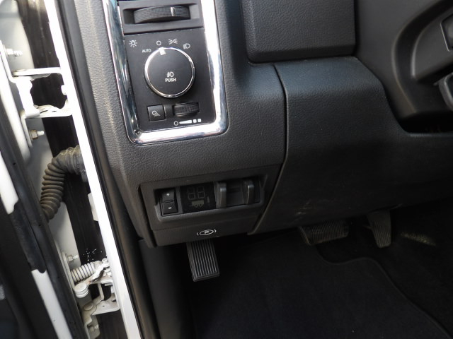 Dodge Ram 1500 4WD Crew Cab 140.5" Laramie 2010