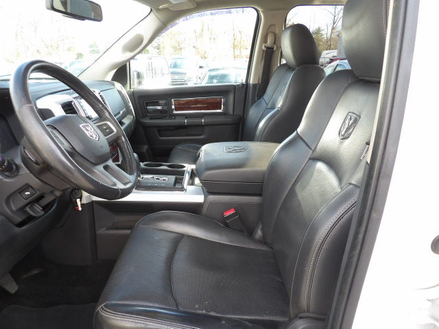 Dodge Ram 1500 4WD Crew Cab 140.5" Laramie 2010