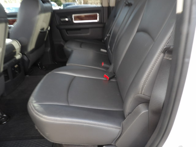 Dodge Ram 1500 4WD Crew Cab 140.5" Laramie 2010