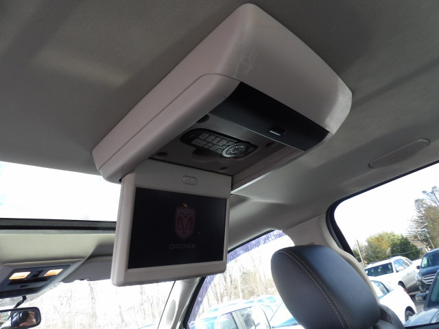 Dodge Ram 1500 4WD Crew Cab 140.5" Laramie 2010