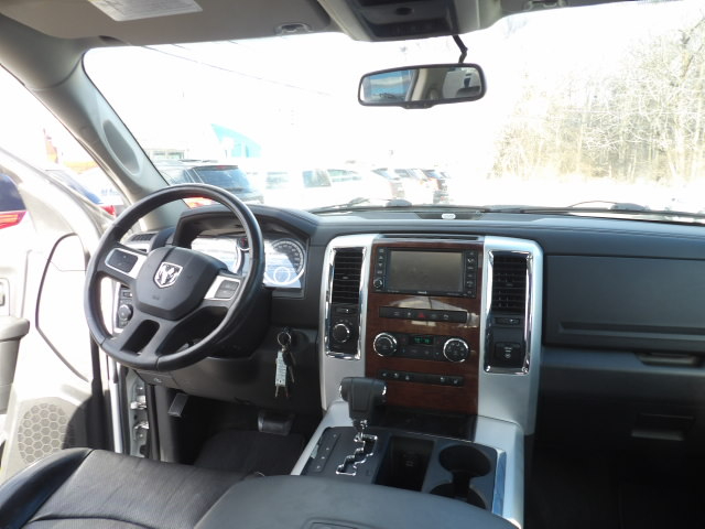 Dodge Ram 1500 4WD Crew Cab 140.5" Laramie 2010