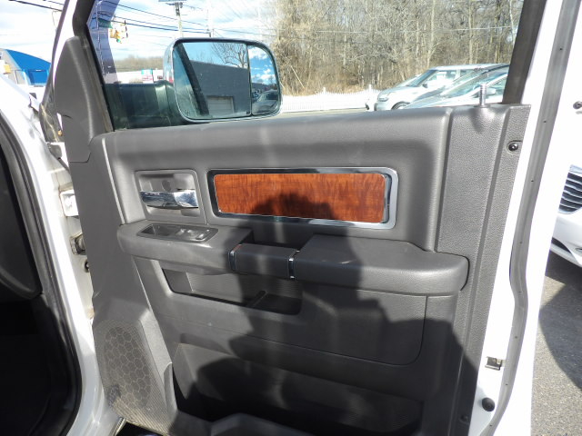 Dodge Ram 1500 4WD Crew Cab 140.5" Laramie 2010