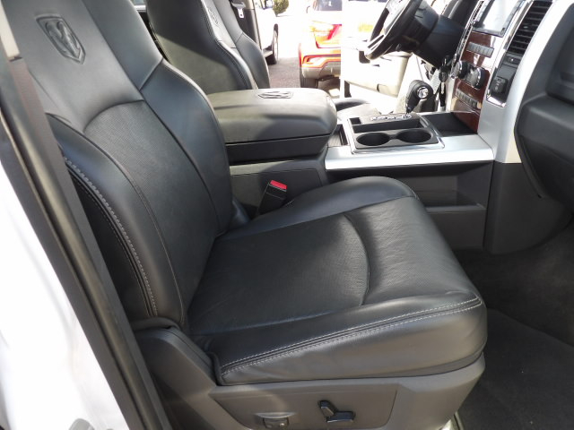 Dodge Ram 1500 4WD Crew Cab 140.5" Laramie 2010