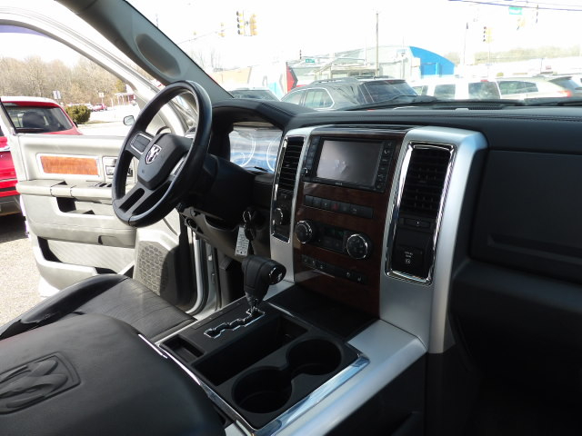 Dodge Ram 1500 4WD Crew Cab 140.5" Laramie 2010