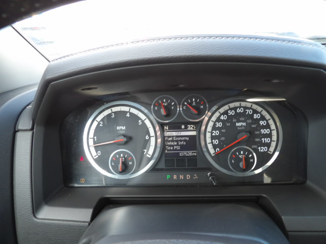 Dodge Ram 1500 4WD Crew Cab 140.5" Laramie 2010