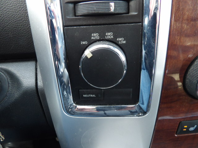 Dodge Ram 1500 4WD Crew Cab 140.5" Laramie 2010