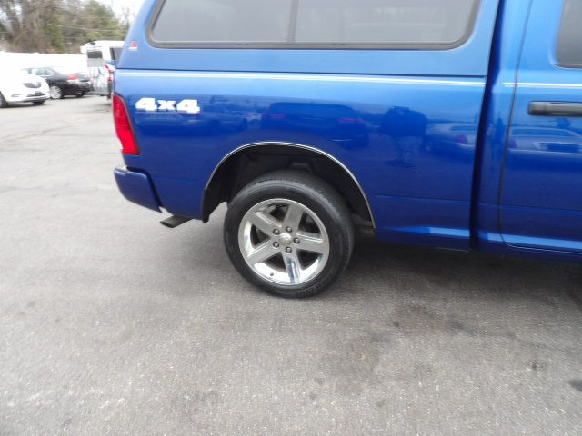 RAM 1500 Express 4x4 Quad Cab 6'4" Box 2018