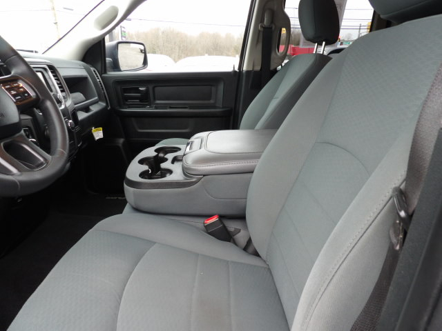 RAM 1500 Express 4x4 Quad Cab 6'4" Box 2018