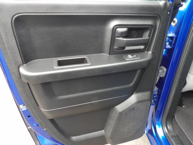 RAM 1500 Express 4x4 Quad Cab 6'4" Box 2018