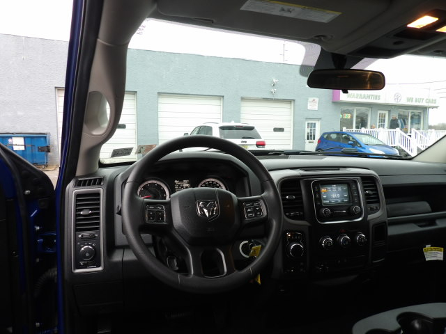 RAM 1500 Express 4x4 Quad Cab 6'4" Box 2018