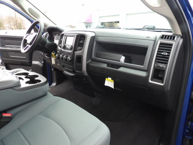 RAM 1500 Express 4x4 Quad Cab 6'4" Box 2018