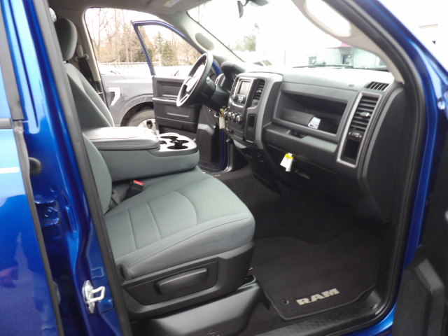 RAM 1500 Express 4x4 Quad Cab 6'4" Box 2018