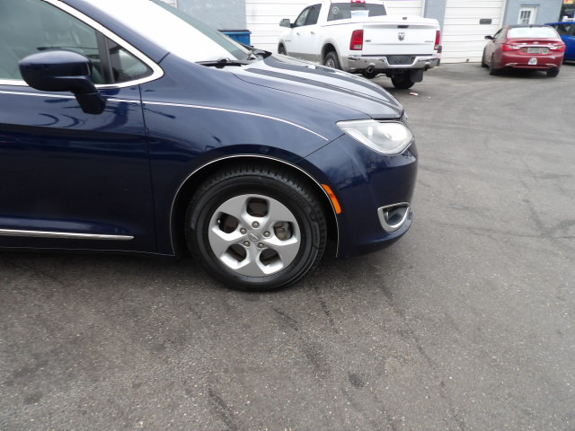 Chrysler Pacifica Touring-L Plus FWD 2017