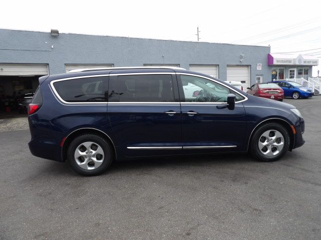 Chrysler Pacifica Touring-L Plus FWD 2017