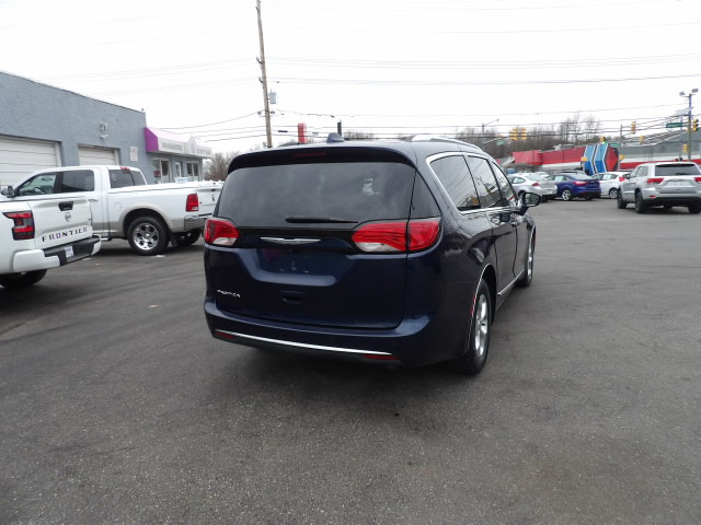 Chrysler Pacifica Touring-L Plus FWD 2017