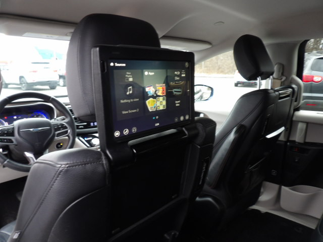 Chrysler Pacifica Touring-L Plus FWD 2017