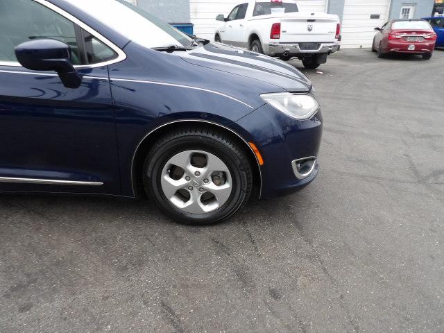 Chrysler Pacifica Touring-L Plus FWD 2017