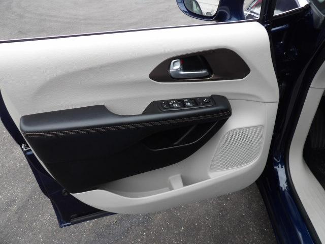 Chrysler Pacifica Touring-L Plus FWD 2017