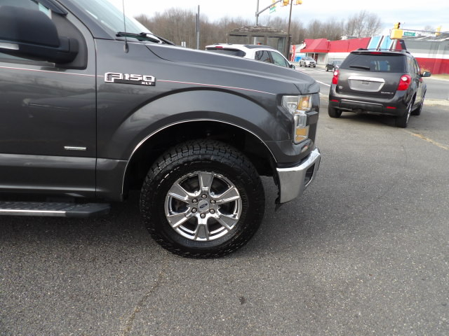 Ford F-150 4WD SuperCab 163" Lariat w/HD Payload Pkg 2015